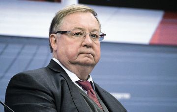 Интересное мнение о праздновании 12 июня Дня России высказал на страницах журнала "Историк" в 2025 году, когда отмечалось 35 лет принятия трагической Декларации о государственном суверенитете РСФСР, один из непосредственных...