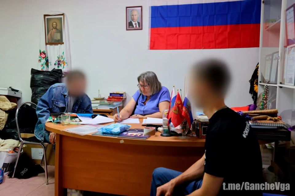 Российские военнослужащие и сотрудники российской администрации эвакуировали четырёх мирных жителей из Купянска
