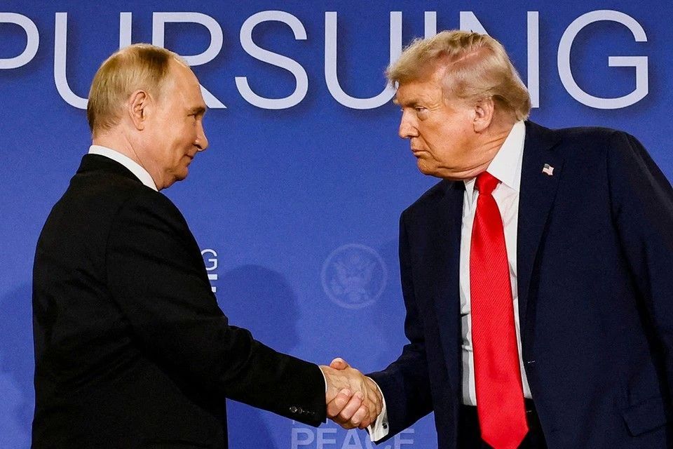 Владимир Путин по телефону неформально поздравил Дональда Трампа с 80-летием