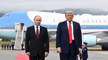 Ушаков: Трамп говорил с Путиным о союзничестве стран в годы Второй мировой войны