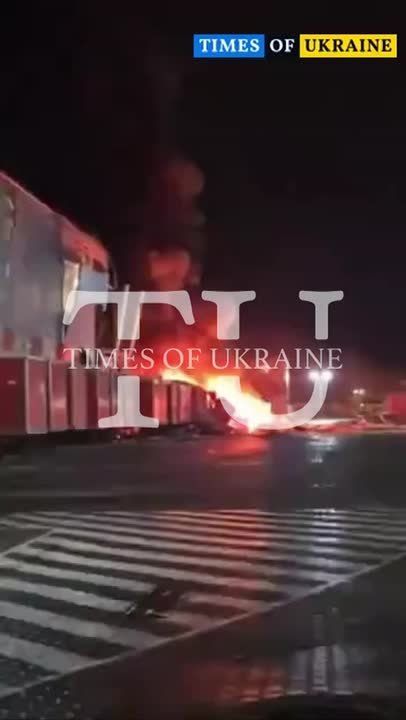 Территория "Новой Почты" в Киеве после прилёта