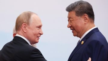 Путин поздравил председателя КНР как "дорогого друга". Главное к этому часу
