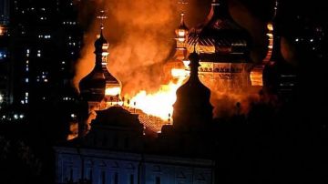 Банковая хочет впечатлить Вэнса пожаром в Киево-Печерской лавре - журналист