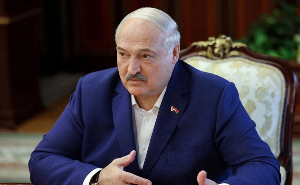 Лукашенко заявил, что конфликт на Украине мог закончиться раньше, если бы Россия не отвела войска от Киева в период переговоров