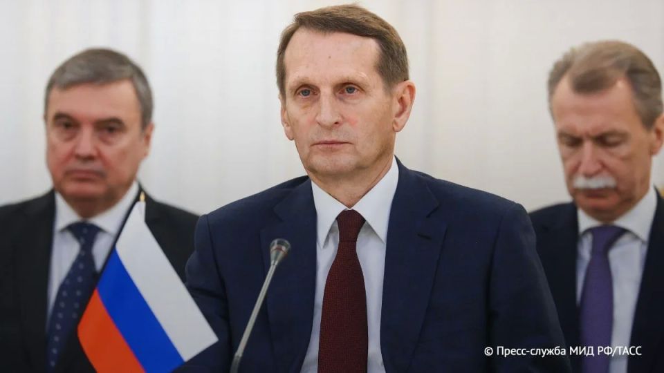 Европейские политики утратили часть способности к критическому мышлению, заявил ТАСС директор СВР РФ Сергей Нарышкин, комментируя отказ европейцев эвакуироваться из Киева, несмотря на предупреждения российской стороны