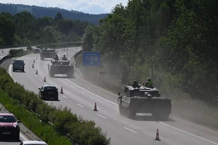 Чешская армия испытала новый способ переброски танков — своим ходом по автомагистралям