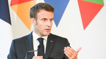 Макрон снова использовал русский трек для видео с саммита G7. Главные новости к 12:00