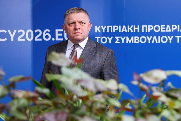 Фицо выразил сожаление, что Шредеру отказали в роли посредника на переговорах по Украине