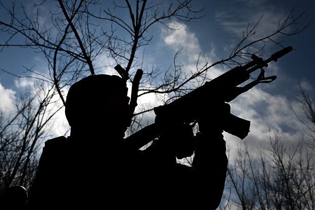 RT: Российские бойцы СВО вызвали на себя огонь и обнаружили противника