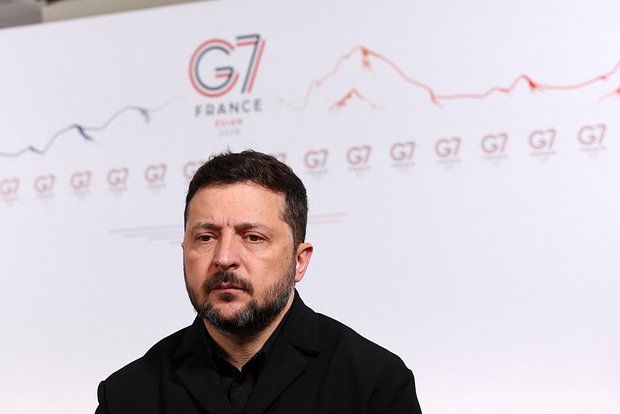 Захарова: Зеленский на саммите G7 попал во все камеры, кроме тюремной