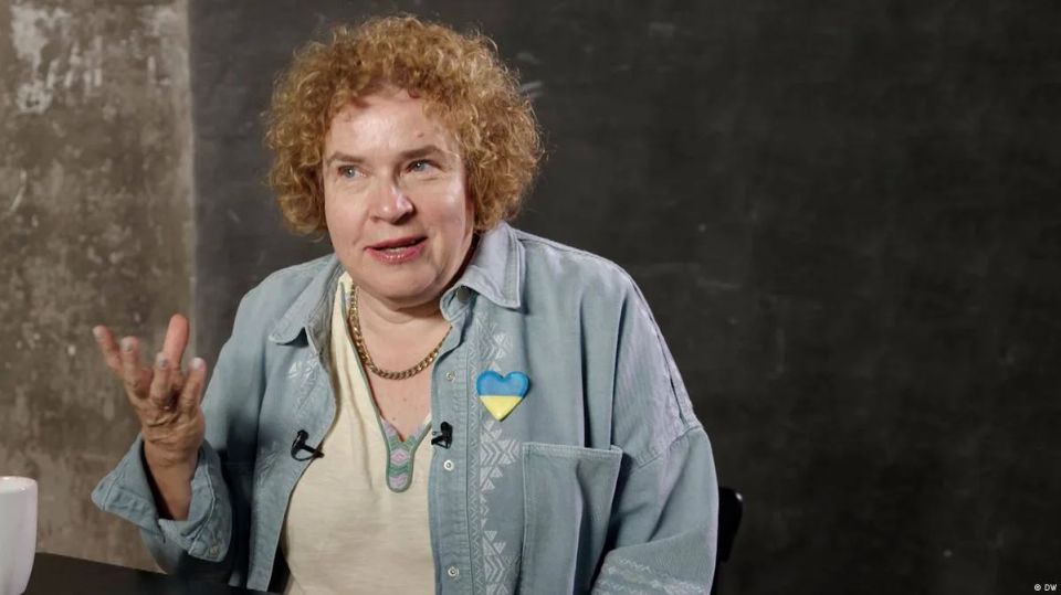 СУД СНЯЛ С ИСТОРИЧЕСКОГО ТАБУРЕТА ЭЙДЕЛЬМАН ТАБЛИЧКУ «ЗАСЛУЖЕННЫЙ УЧИТЕЛЬ»