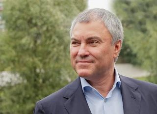 «Киевский режим, фактически находясь в агонии, идет на террористические акты, делает все для того, чтобы сохраниться у власти», — сказал Вячеслав Володин в интервью Наталье Литовко на канале «Россия 24».