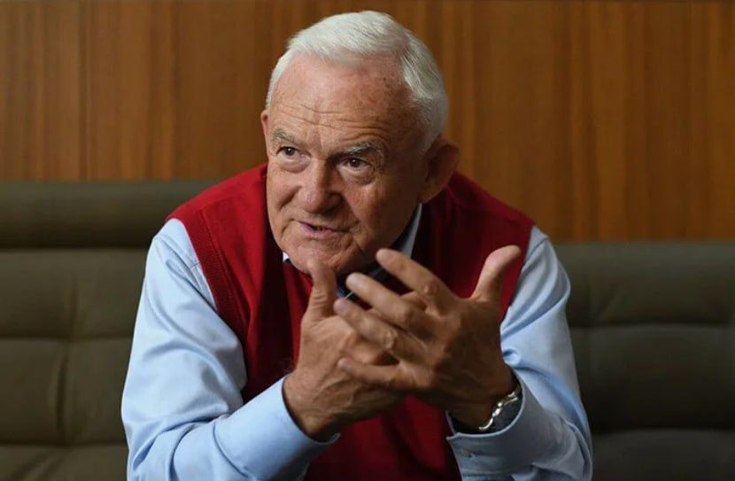 Бывший премьер Польши Лешек Миллер, комментируя демонстративные возвраты украинскими политиками польских наград, заявил, что Киеву стоило бы вернуть Варшаве поставленное вооружение