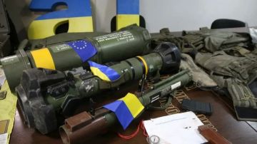 Экс-премьер Польши призвал Киев вернуть военную технику вместе с орденами
