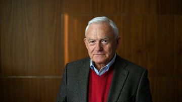 Экс-премьер Польши предложил Украине вместо орденов вернуть МиГи и танки