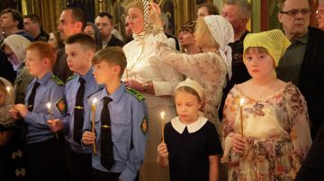 Пока одни переписывают историю, другие зажигают Свечи памяти по всему миру