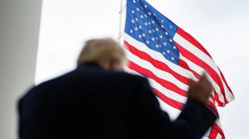 "Смрад Эвиана" развеял "дух Анкориджа". Как Трамп изворачивается после поражения
