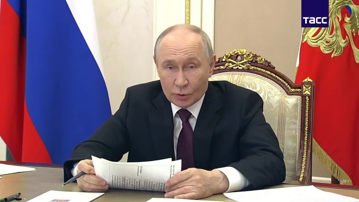 Заявления Владимира Путина на встрече с выпускниками военных вузов и на совещании с членами правительства
