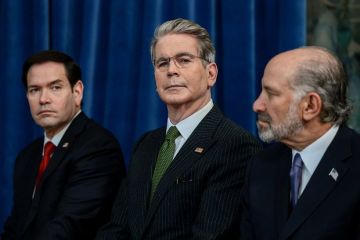 Hill: Бессент назвал Латника идиотом из-за сделки по Украине