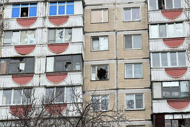 Гусев: В Воронеже при падении обломков ракет повреждены 10 многоквартирных домов