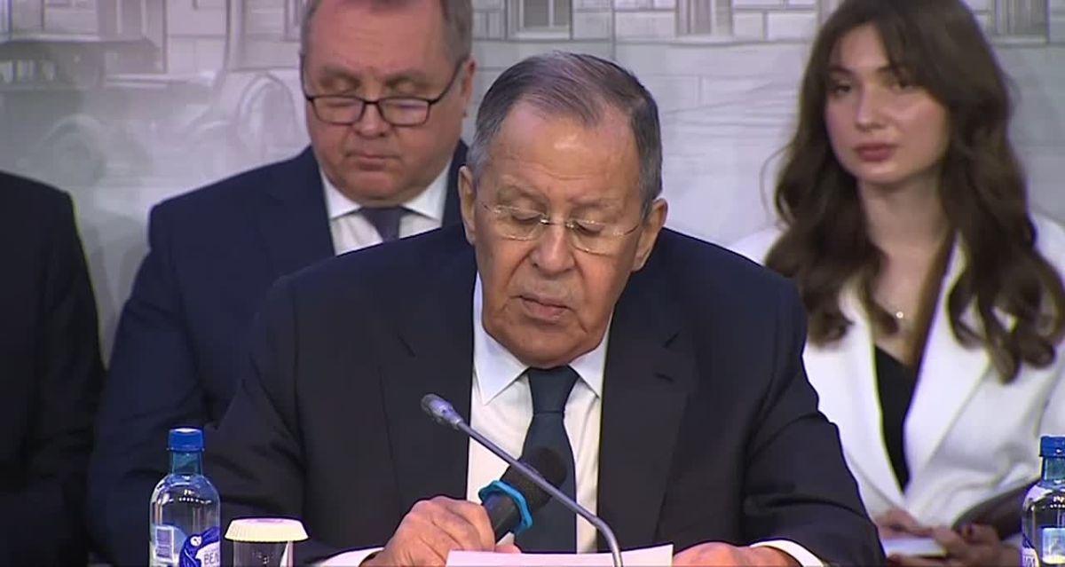 «Его назначили на роль фюрера»: Лавров заявил, что образ Зеленского оказался заразным для Европы