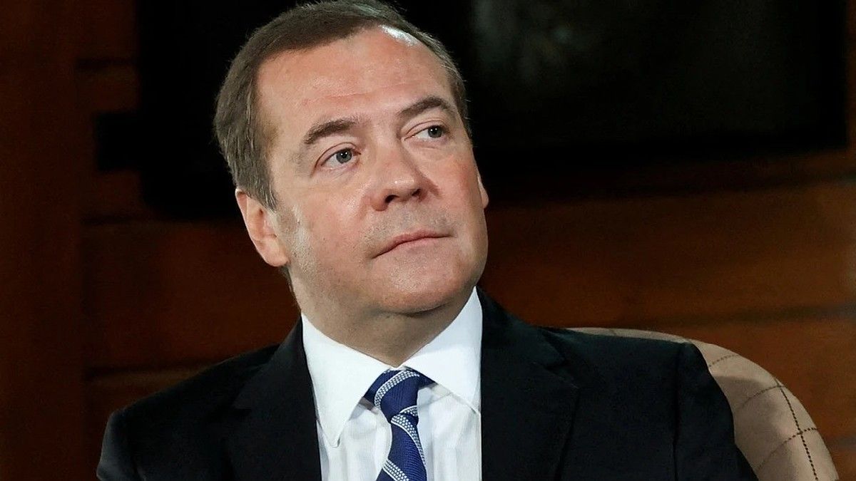 Медведев сравнил Украину с бикфордовым шнуром