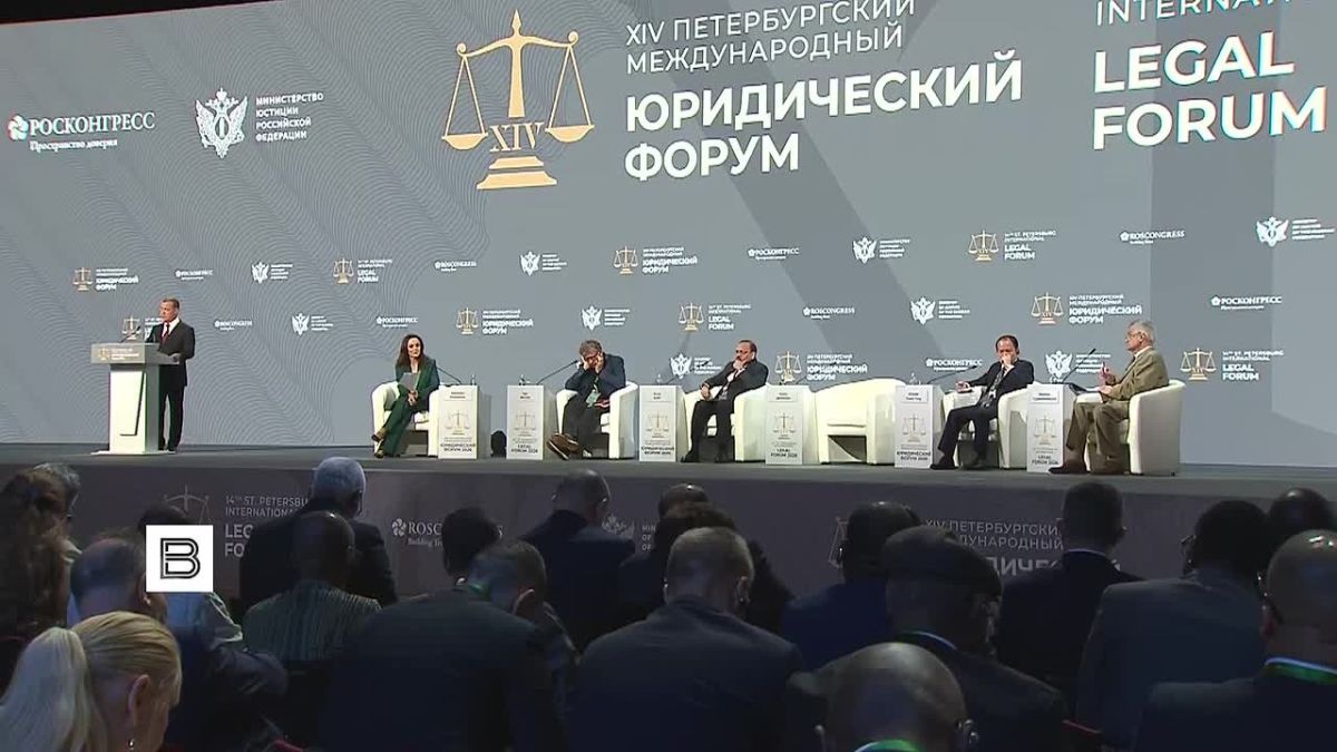 Беспрецедентная милитаризация Украины была попыткой Запада обуздать Россию за суверенный курс, но наша страна не согласилась с уготованной ей участью второсортной нации, заявил Дмитрий Медведев