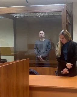 Бывшего депутата Мосгордумы Максима Круглова приговорили к семи годам по делу о распространении фейков о ВС РФ. Об этом сообщает корреспондент РЕН ТВ из зала суда