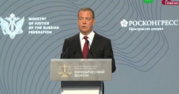 Медведев: Россия подготовила меры на случай изъятия ее активов за рубежом