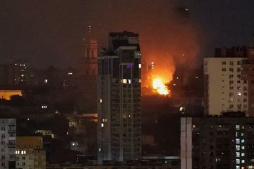 Военблогер Рожин: Удары по Банковой улице в Киеве выгодны Зеленскому