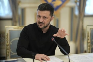Зеленский заявил, что ретрансляторы в Белоруссии, которые он ранее требовал убрать под угрозой ударов, прекратили работу