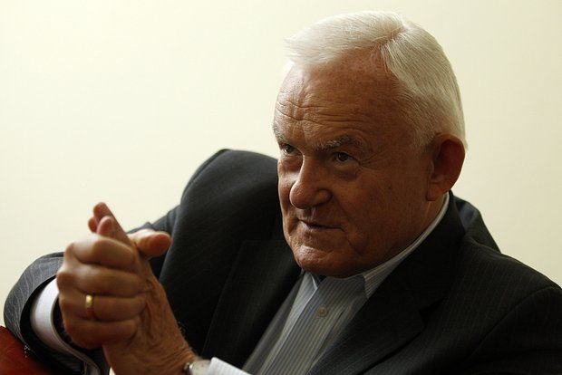 Экс-премьер Польши Миллер: Украина идет «бандеровским курсом» и проиграет войну