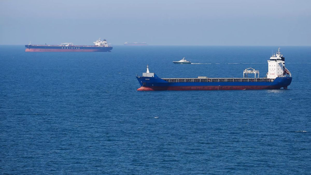 Украина попросила IMO признать суда теневого флота РФ военными целями – FT