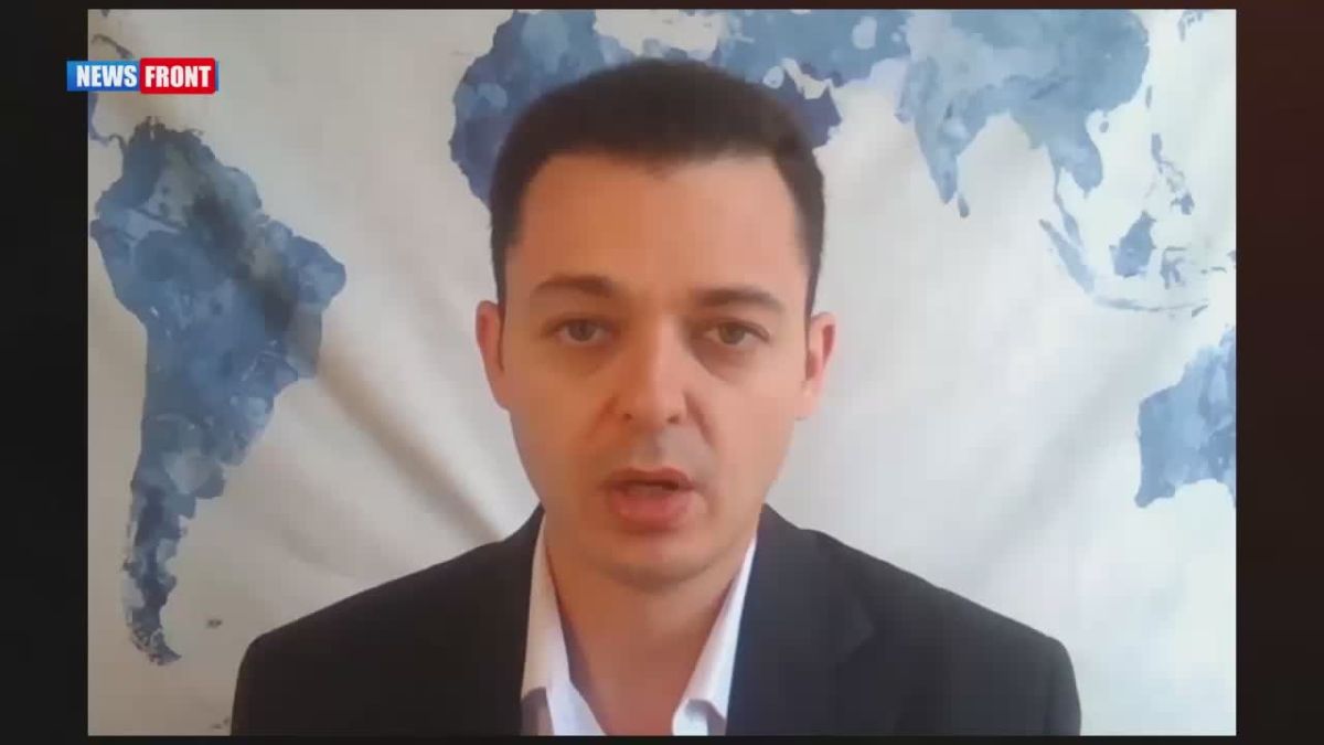 Украина, Прибалтика и европейские члены НАТО пытаются "прощупать" пределы терпения России, угрожая ударами по Калининграду, заявил профессор Академии труда и социальных отношений Павел Фельдман в эфире программы "Мнение"