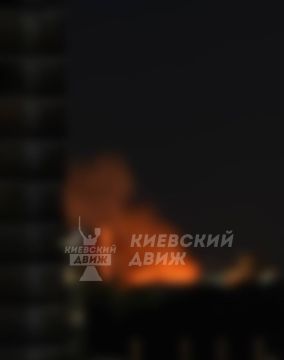В центре Киева после прилёта разгорелся пожар, сообщают в местных каналах