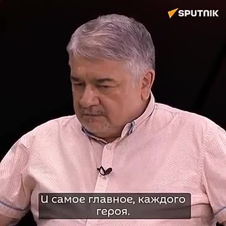 Как и любой тоталитарный режим, Украина усиливает идеологическую составляющую на фоне внешнеполитических проблем, рассказал