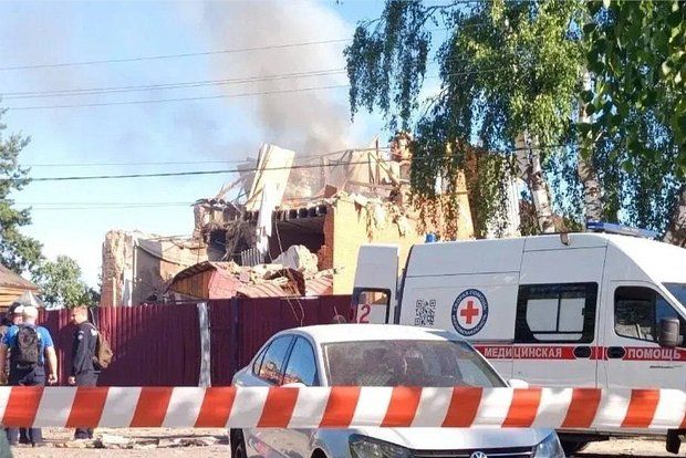 Очевидица рассказала о взрыве в момент удара дрона ВСУ по дому в Егорьевске