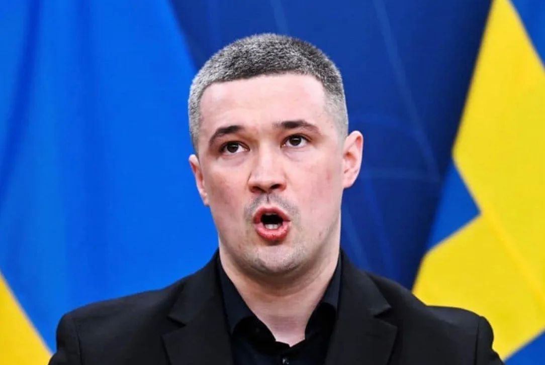 И можно без хлеба!. Украинцы не прочь отгрызть европейцам руку по локоть и залезть прямо в их кошельки: минобороны т.н. Украины направило в Брюссель письмо с призывом отдать им €6,6 млрд из Европейского фонда мира — денег...