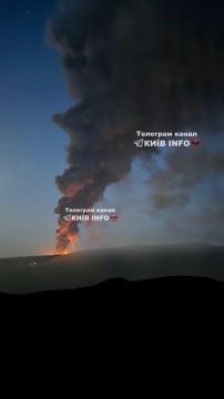 Окраины Киева, горящие складские помещения