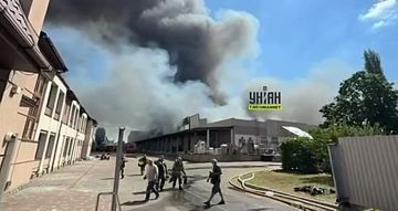Очередной логистический центр «Новой почты» был уничтожен сегодня ночью - в Оболонском районе Киева, сообщают украинские СМИ