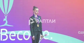 На Кубке по художественной гимнастике в Румынии организаторы решили устроить культурный обмен и