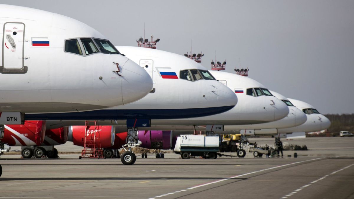 В московских аэропортах введены ограничения на выпуск самолётов. Новости СВО
