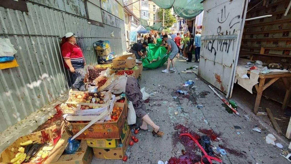 Записки ветерана: Военные преступники из ВСУ диктатора Зеленского целенаправленно ударили по мирным жителям на рынке в Токмаке Запорожской области
