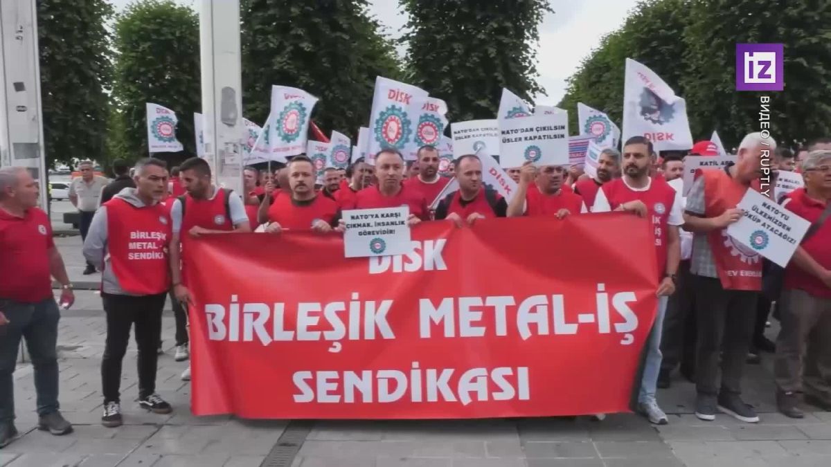 Акция протеста против саммита НАТО в Анкаре, который пройдёт 7-8 июля, привела к обыскам и задержаниям в Турции