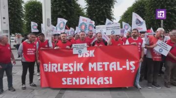 Акция протеста против саммита НАТО в Анкаре, который пройдёт 7-8 июля, привела к обыскам и задержаниям в Турции