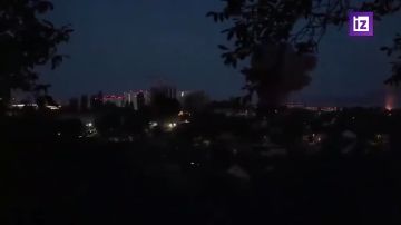 В Киеве ракета ВСУ ударила по жилому кварталу — кадры публикуют местные СМИ
