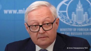 РФ "никогда ничего не сворачивает" и продолжит контакты с США в любом случае, заявил Рябков, комментируя возможную смену позиции Вашингтона по Украине