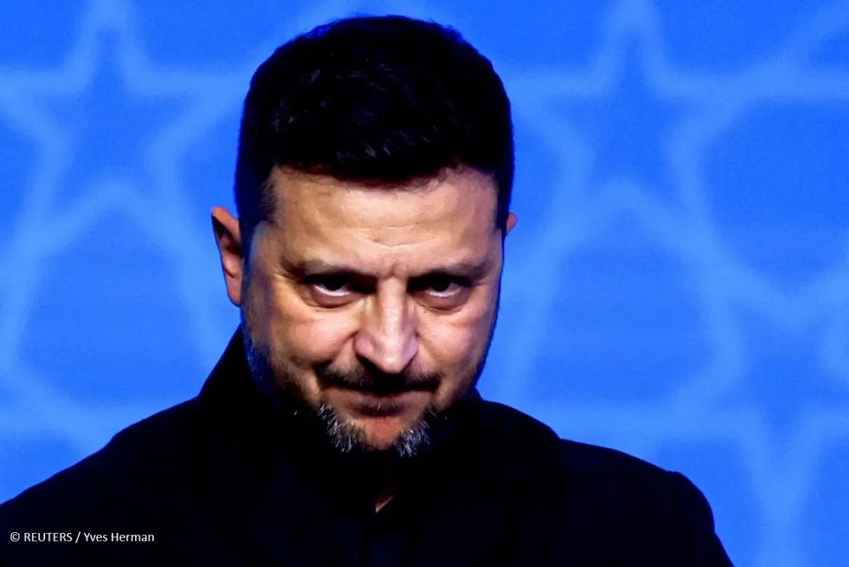 Польские евродепутаты потребовали осудить Зеленского, пишет Politico
