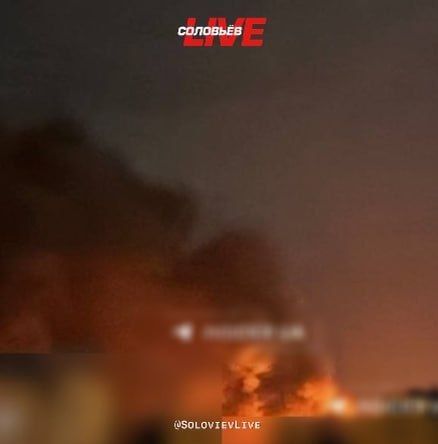 В Киеве, после ракетного удара, начался пожар