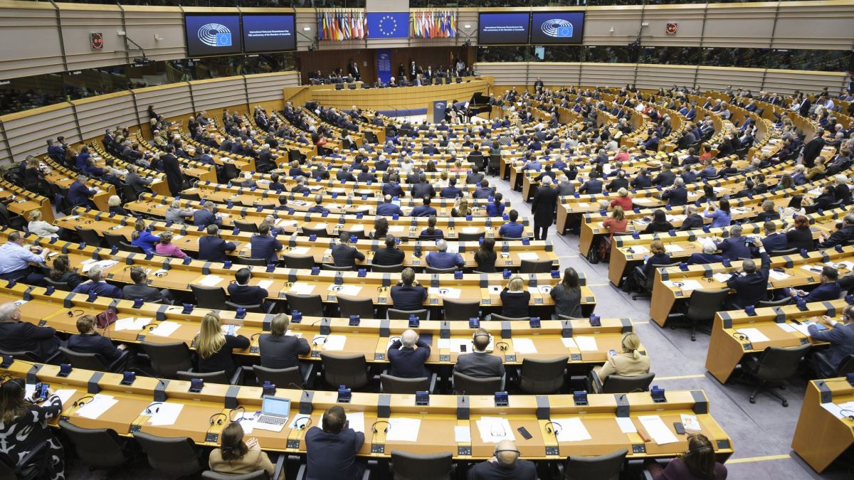 Польша провела через Европарламент резолюцию с критикой Зеленского за "героев УПА*"